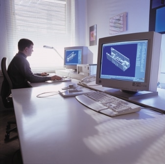 Darstellung von Kunststoffwerkzeugen, die erstmals mit Computerunterstützung konstruiert wurden.